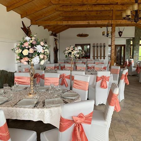 Alex & Maria Hotel Carpinisu Bagian luar foto