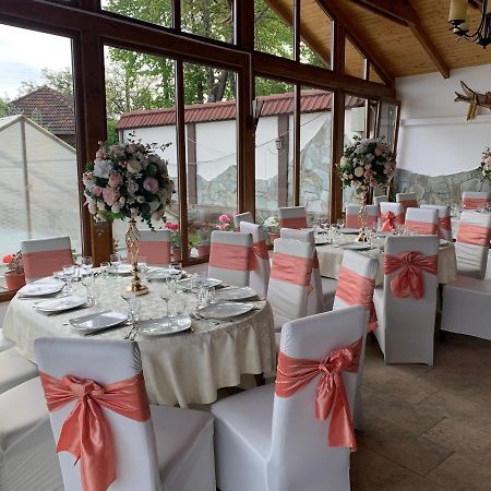 Alex & Maria Hotel Carpinisu Bagian luar foto