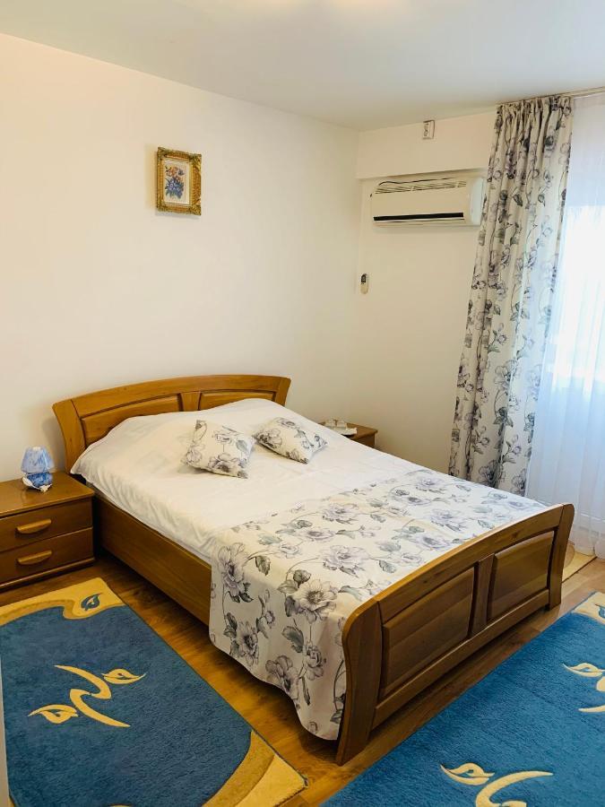 Alex & Maria Hotel Carpinisu Bagian luar foto