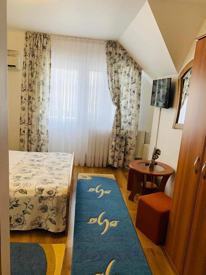 Alex & Maria Hotel Carpinisu Bagian luar foto