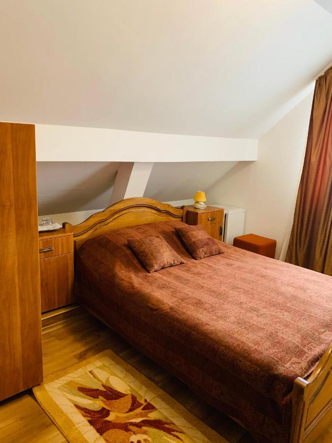 Alex & Maria Hotel Carpinisu Bagian luar foto