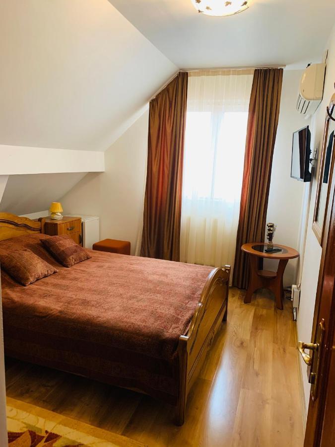 Alex & Maria Hotel Carpinisu Bagian luar foto
