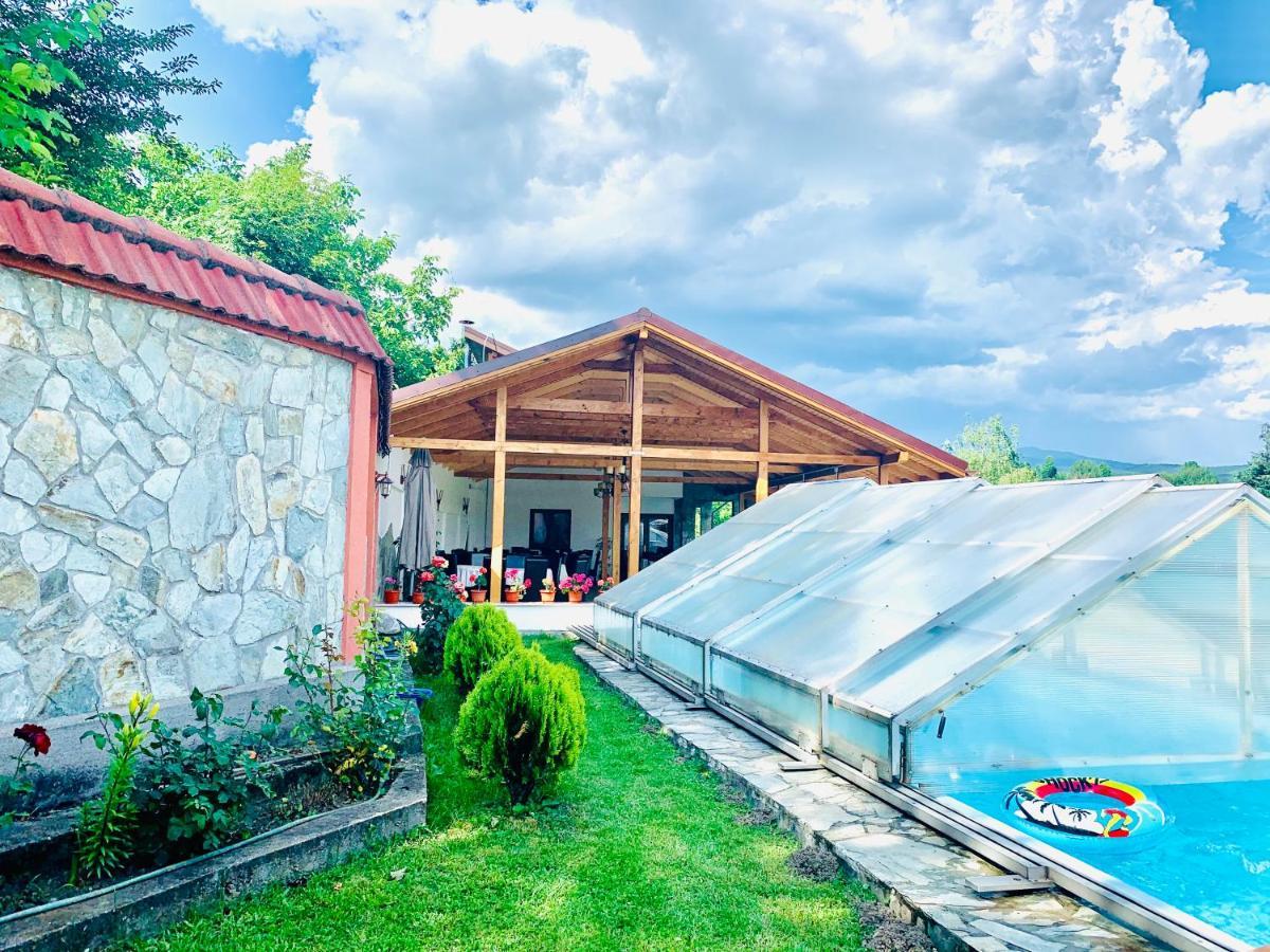 Alex & Maria Hotel Carpinisu Bagian luar foto