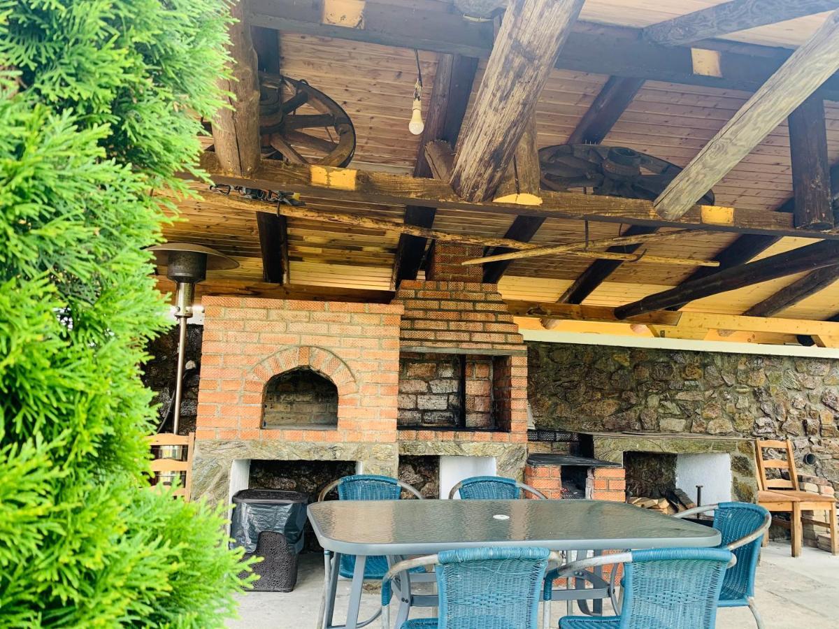 Alex & Maria Hotel Carpinisu Bagian luar foto