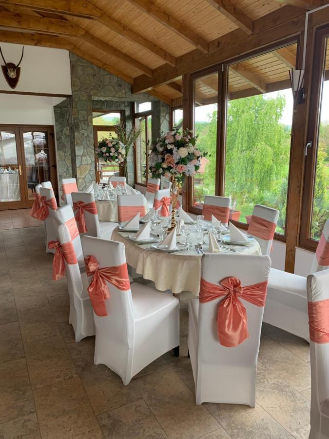 Alex & Maria Hotel Carpinisu Bagian luar foto